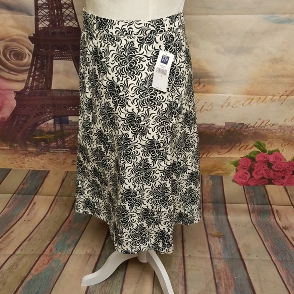 SOLD SOLD E ⭐️ NWT Gap floral print skirt - Picture 3 of 6